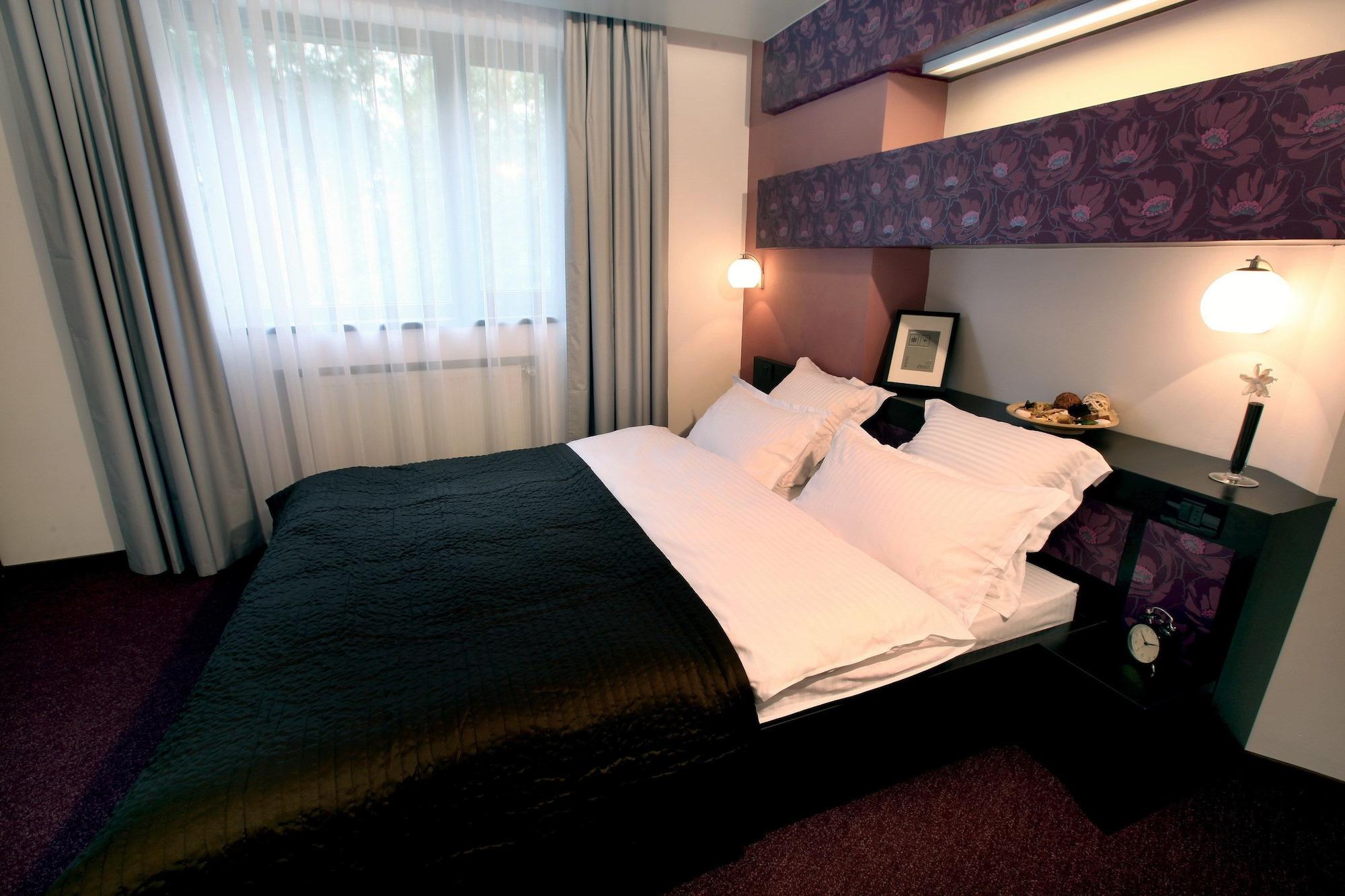 Ambiance Hotel Бухарест Екстер'єр фото